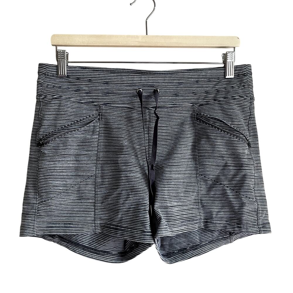Athleta black white striped summer workout shorts women's size M zipper pockets - Picture 1 of 5